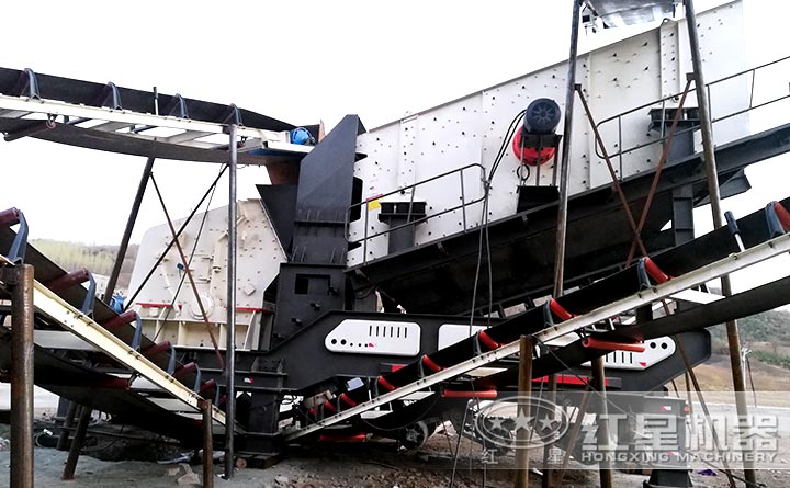 移動(dòng)石子破碎機(jī)現(xiàn)場(chǎng)