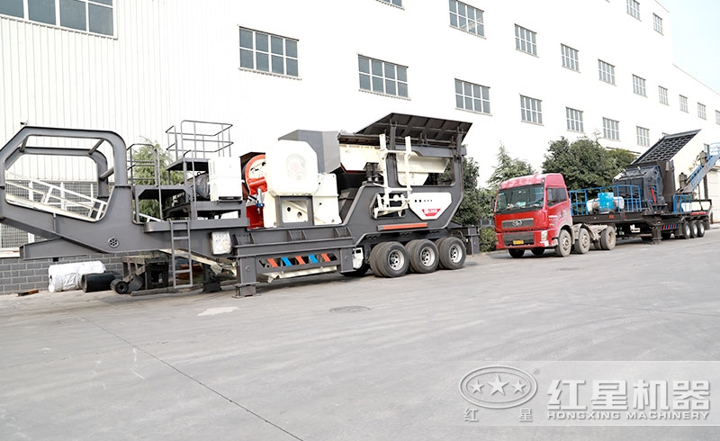搭載顎破的移動(dòng)破碎機(jī)