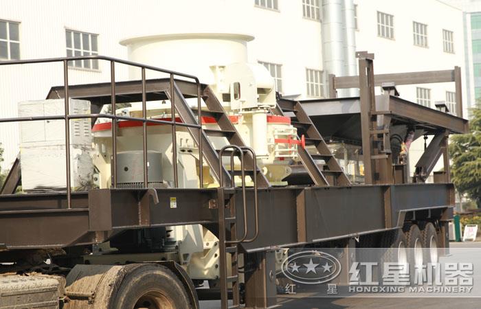 沖擊式移動破碎機，物料堆積密度大，產(chǎn)量高