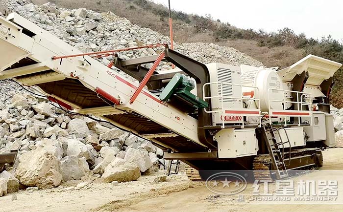 履帶式移動破碎機現(xiàn)場 履帶式移動破碎機現(xiàn)場