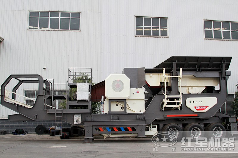 小型鄂式移動(dòng)石子破碎機(jī)正面照