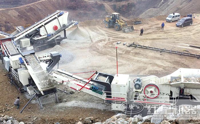 履帶移動破碎機現(xiàn)場