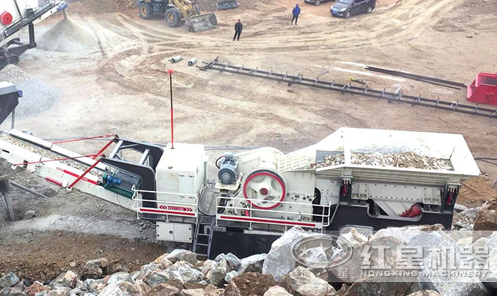 自行走式破碎機(jī)施工作業(yè)現(xiàn)場