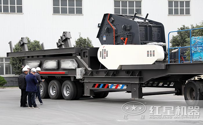 客戶到廠實(shí)地考察輪胎式車載移動(dòng)粉石子機(jī)