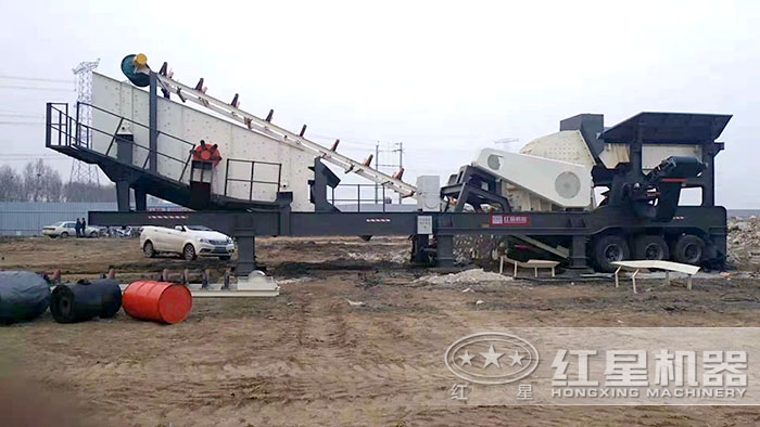 移動石子破碎設(shè)備作業(yè)現(xiàn)場