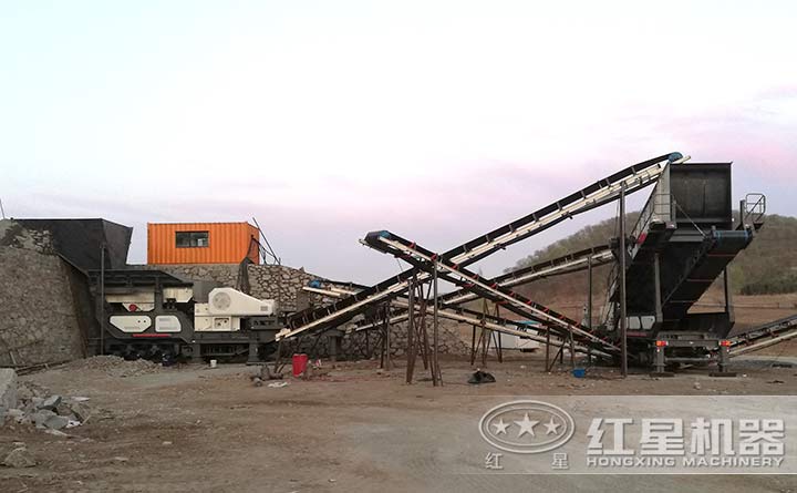 時(shí)產(chǎn)80噸移動(dòng)型小型河卵石制沙機(jī)客戶現(xiàn)場(chǎng)