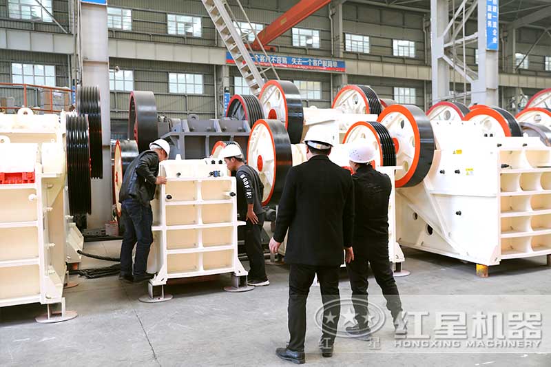 客戶參觀紅星顎破機廠區(qū)