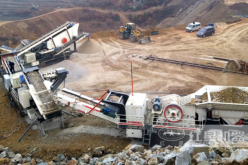 環(huán)保型移動式破碎篩分站現(xiàn)場